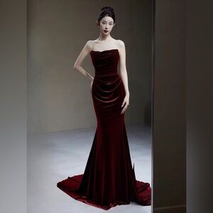Elegant Burgundy Maxi Dress